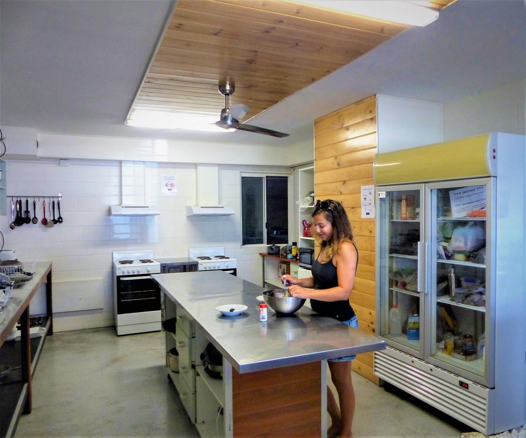 Foreign Exchange Accommodation-Beachside Townsville Exterior foto
